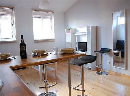 Aparthotel Oporto Entreparedes Екстериор снимка