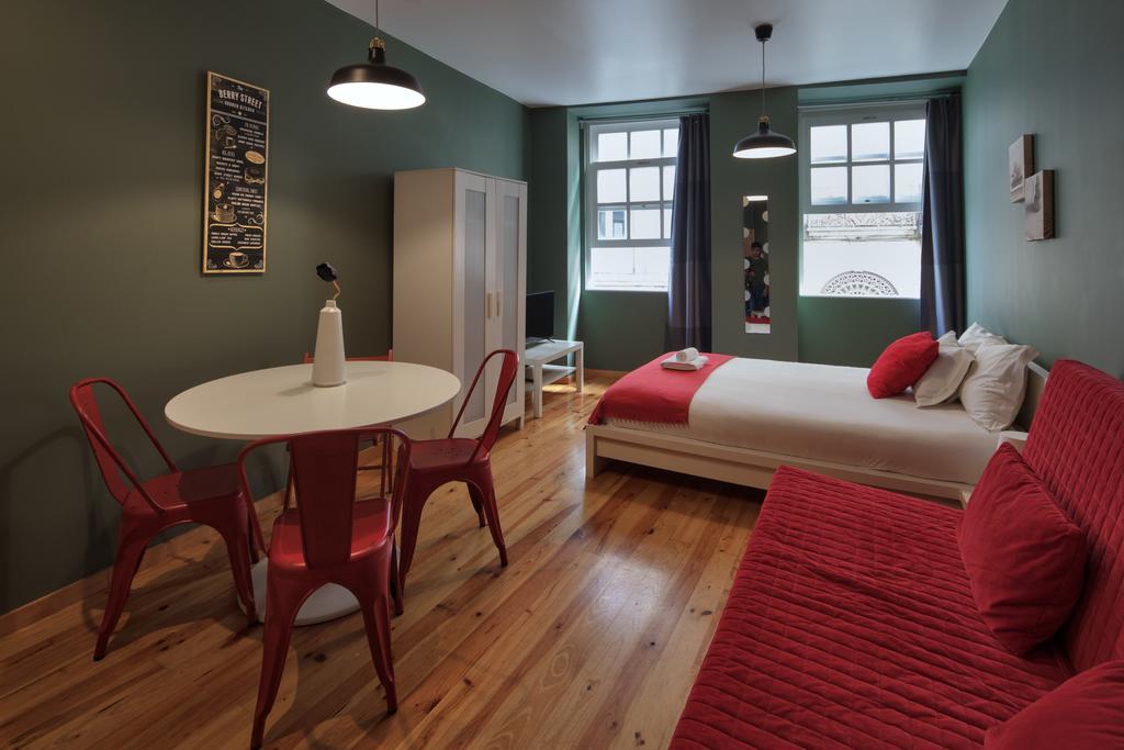 Aparthotel Oporto Entreparedes Екстериор снимка
